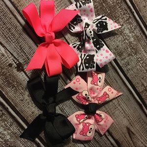Buy 2 sets/3rd set FREE... 4pc hello kitty bow set